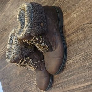 Cliffs by White mountain Brown, size 9